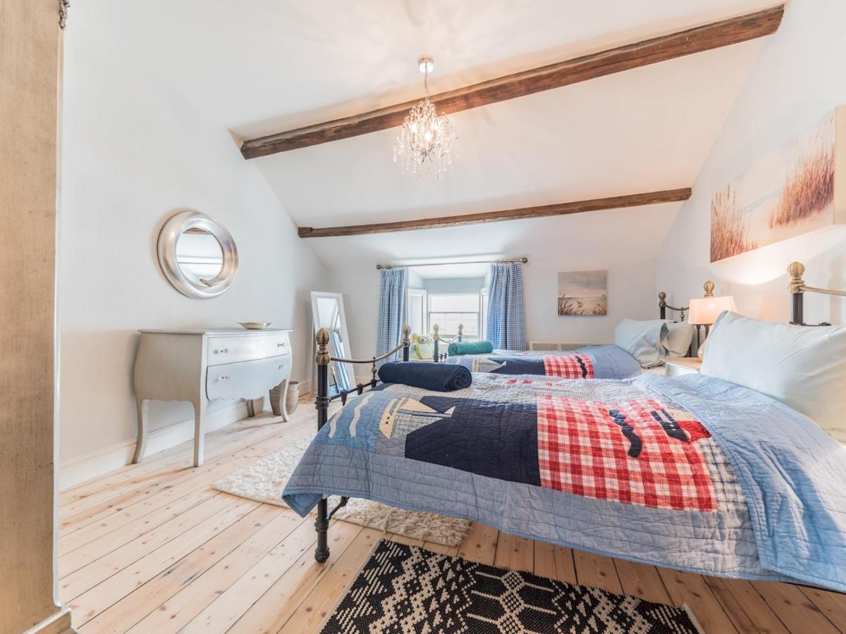 Holiday home Pass The Keys Mop Fair Sunny Garden Town Centre Ulverston