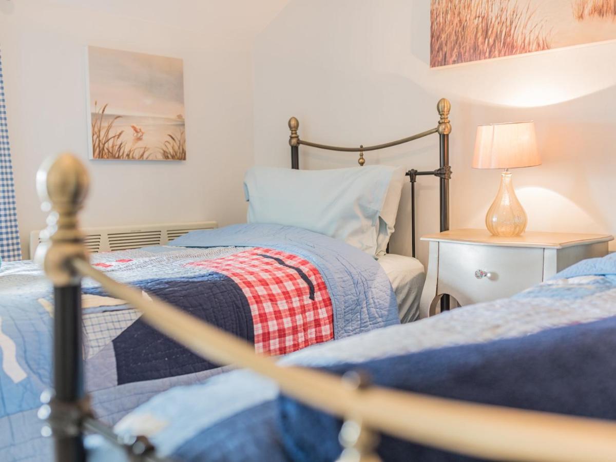 Pass The Keys Mop Fair Sunny Garden Town Centre Holiday home