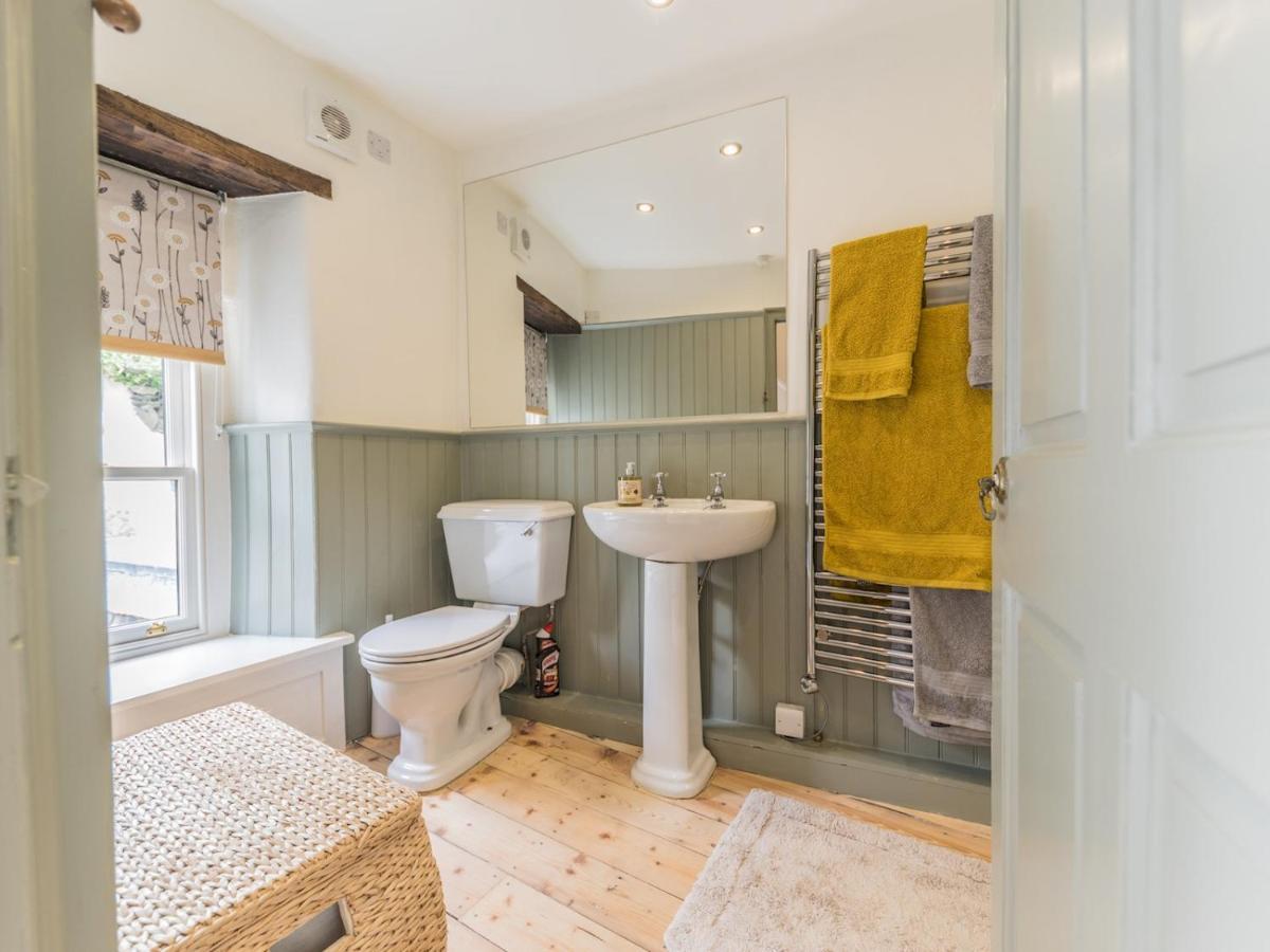 Pass The Keys Mop Fair Sunny Garden Town Centre Holiday home