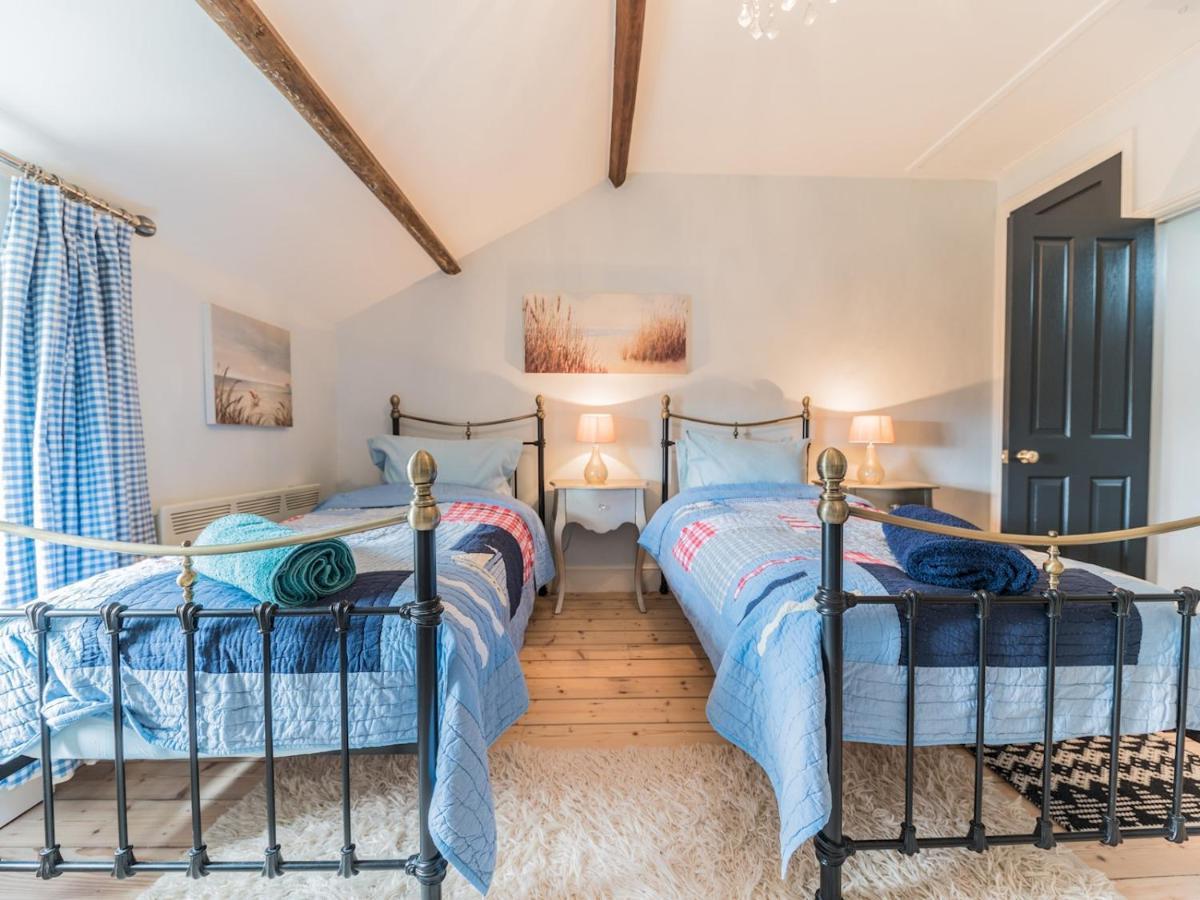 Pass The Keys Mop Fair Sunny Garden Town Centre Holiday home