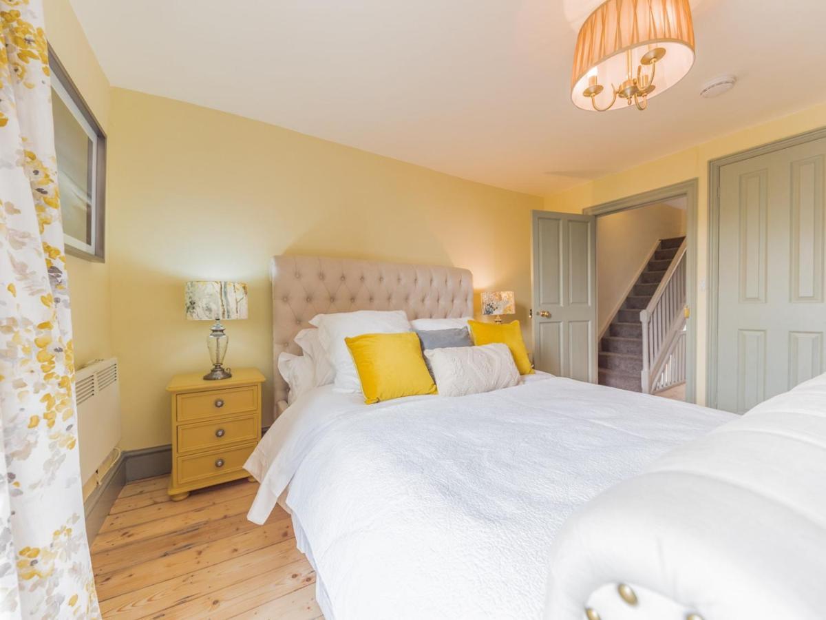 Holiday home Pass The Keys Mop Fair Sunny Garden Town Centre *