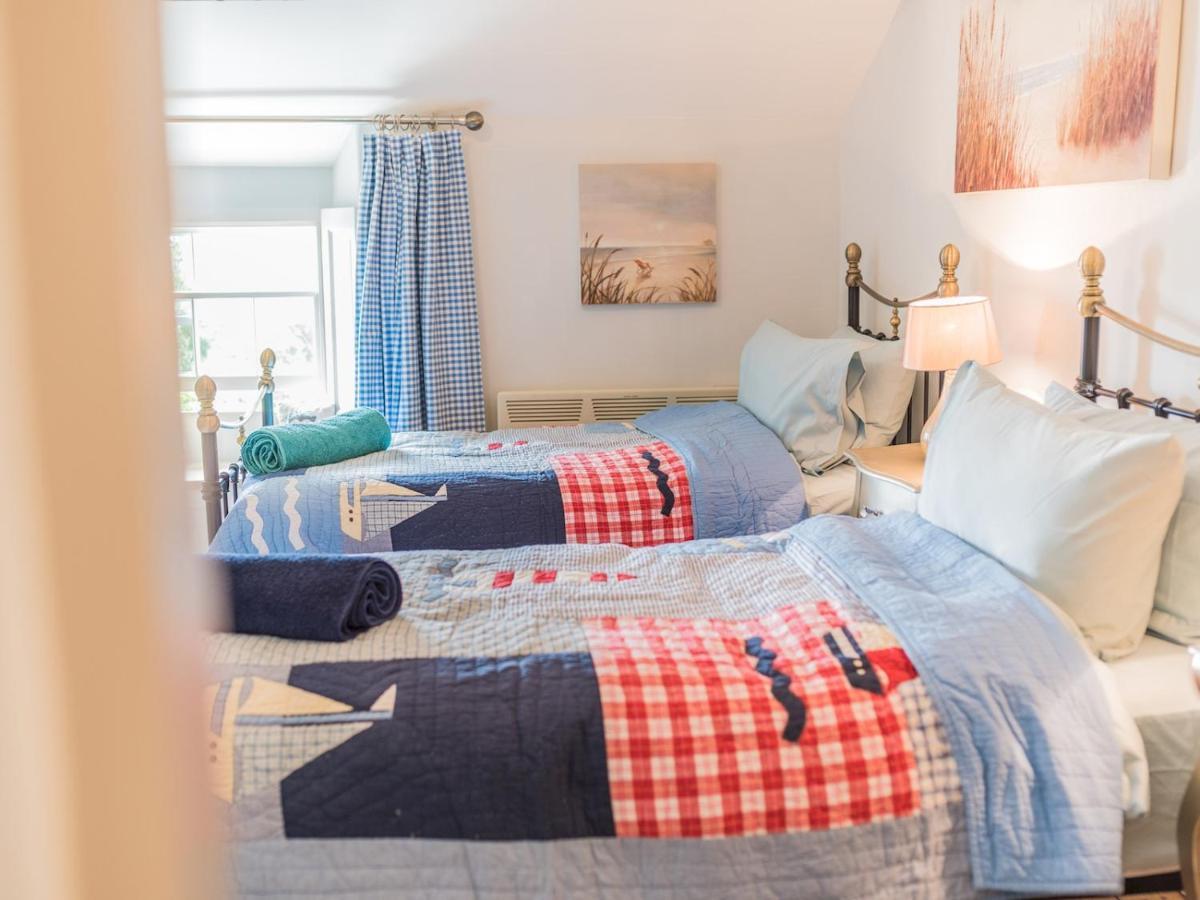 Pass The Keys Mop Fair Sunny Garden Town Centre Holiday home Ulverston